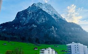 Thenest Glarus Studio-Apartment